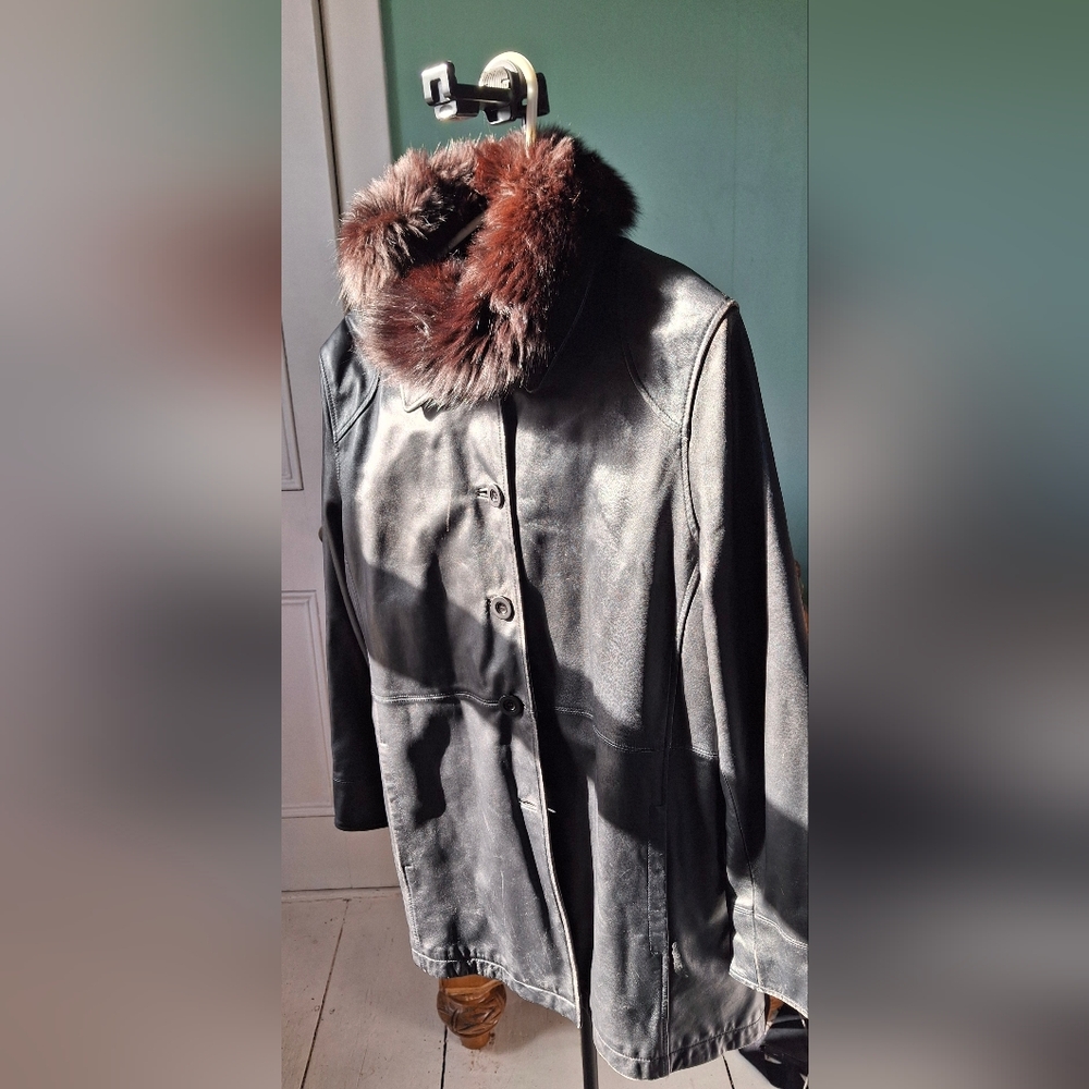 Bernardo Collection Leather Coat With Detachable Faux Fur Collar & Wool Lining M